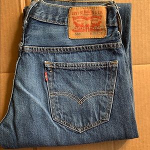 Men Levis Jean size 29x32 in style 569